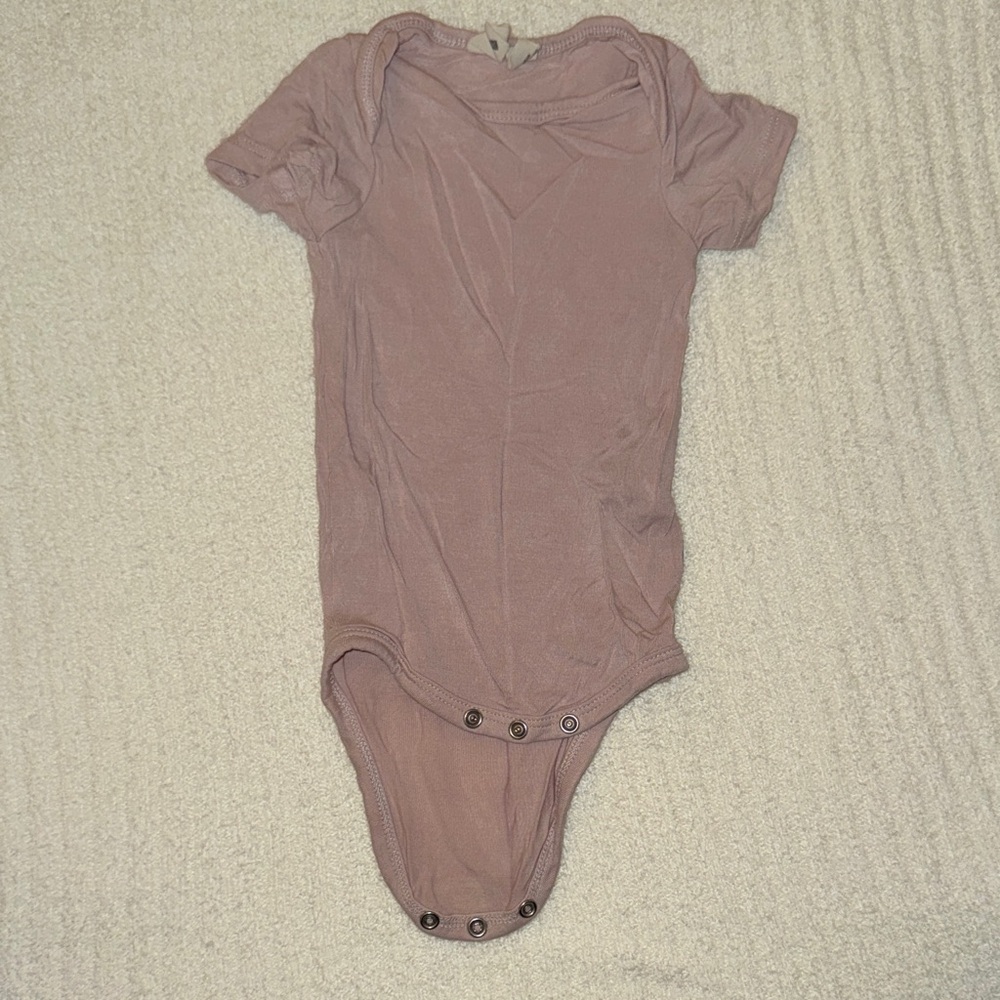 EUC - Kyte Baby Neautral Mauve bodysuit 0-3 mos